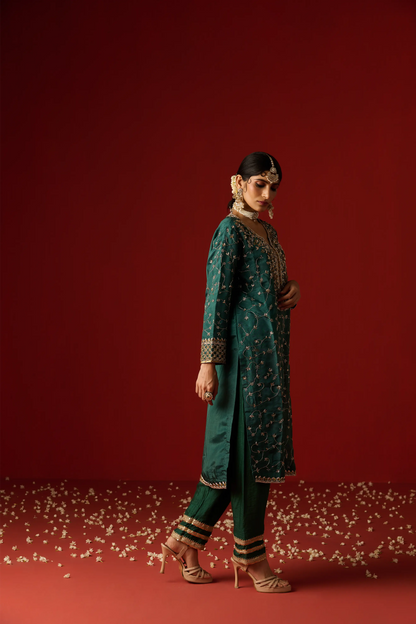 Emerald Green Opara Silk Hand Embroidered Kurta Set